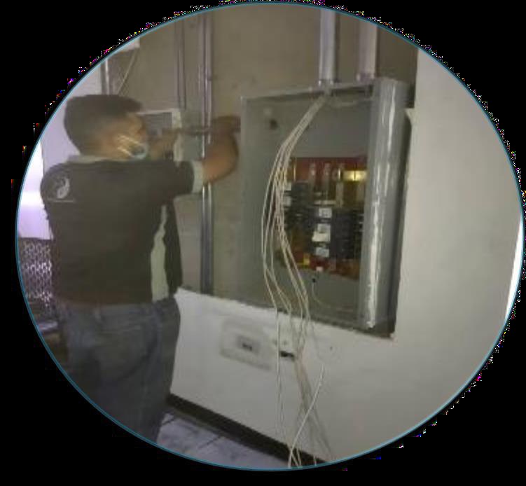 Canalización de cables eléctricos hacia tablero en oficinas de Bolipuertos